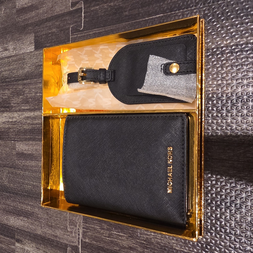 new In Box Michael Kors Black Wallet and Luggage Tag Set